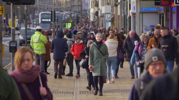 プリンセスストリートエディンバラは人気があり 忙しい道路です エディンバラ イギリス 2020年1月10日 — ストック動画