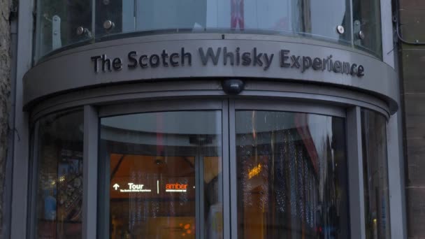 エディンバラのキャッスルヒルでのスコッチウイスキー体験 イギリス エディンバラ 2020年1月10日 — ストック動画