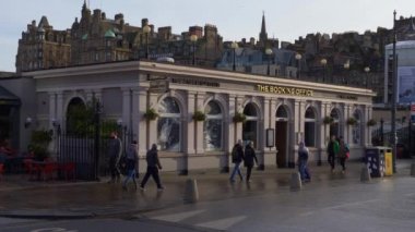 Waverly İstasyonu Edinburgh 'daki rezervasyon ofisi - Edinburgh, İngiltere - 10 Ocak 2020