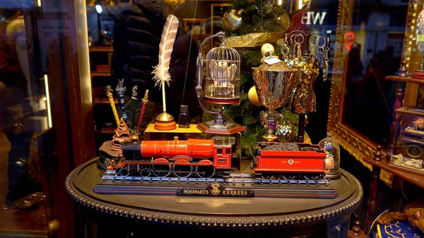 Harry Potter Harikalar Evi 'ndeki hediyelik eşya - OXFord, İngiltere - 3 Ocak 2020 — Stok fotoğraf