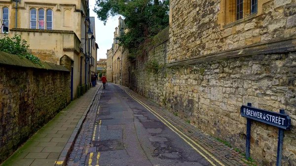 Брюэр-стрит в Оксфорде Англия - ОКСФОРД, Англия - 3 января 2020 года — стоковое фото