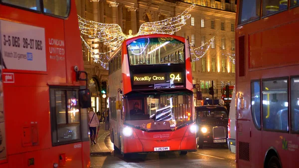 ロンドンのクリスマスライト-ロンドン,イギリス- 2019年12月10日 — ストック写真