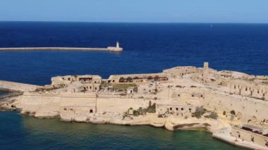 Kalkara Malta 'daki ünlü Rikasoli Kalesi - gökyüzü görüntüleri