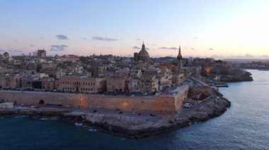 Valletta Malta üzerinde güzel bir akşam manzarası - hava görüntüsü