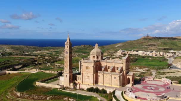 Berühmte Kirche Pinu Auf Der Insel Gozo Malta Von Oben — Stockvideo