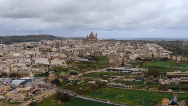 Gozo Μεγαλύτερη Εκκλησία Που Ονομάζεται Xewkija Rotunda Εναέρια Πλάνα — Αρχείο Βίντεο