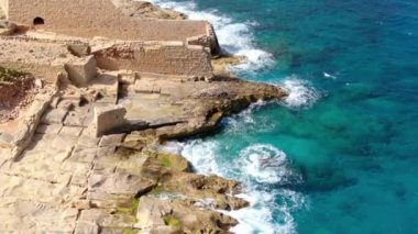 Malta 'nın Akdeniz üzerindeki güzel manzarası - hava görüntüleri
