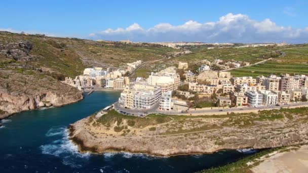 Gozo Adası Ndaki Xlendi Köyü Popüler Bir Yer Hava Görüntüsü — Stok video