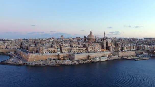 Capital Malta Valeta Por Noche Metraje Aéreo — Vídeos de Stock