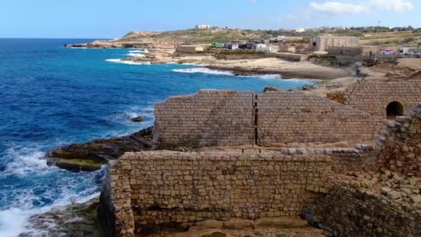 Vuelo Sobre Ruinas Antiguas Costa Malta Metraje Aéreo — Vídeos de Stock