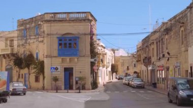 Malta 'nın Mosta kentindeki sokak manzarası - Malta Adası - 5 Mart 2020