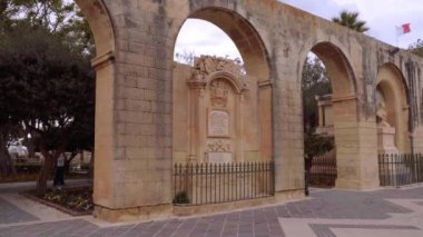Valletta Malta 'daki Yukarı Barrakka Bahçeleri Gözlem Platformu - Valletta, Malta - 5 Mart 2020