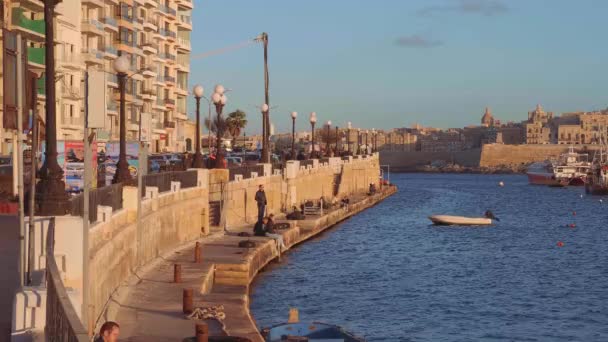 Akşamları Sliema Rıhtımı Seyahat Görüntüleri — Stok video