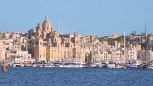 Skyline Von Valletta Vom Hafen Von Sliema Reiseaufnahmen — Stockvideo