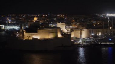 Gece Valletta Şehri - Malta 'nın başkenti - Malta Adası - 5 Mart 2020