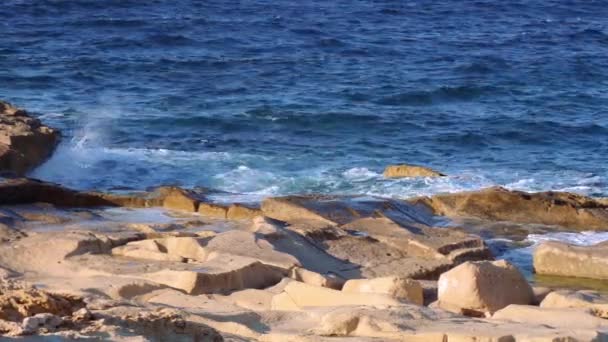 Malta Kıyısındaki Mavi Seyahat Görüntüleri — Stok video