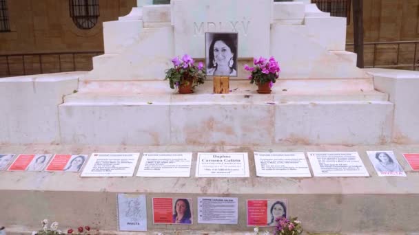 マルタで殺害されたジャーナリストのための記念碑 マルタのバレッタ 2020年3月5日 — ストック動画