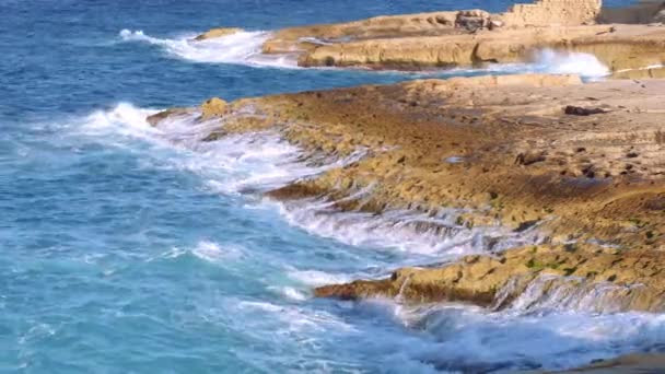 Blaues Wasser Der Küste Maltas Reiseaufnahmen — Stockvideo