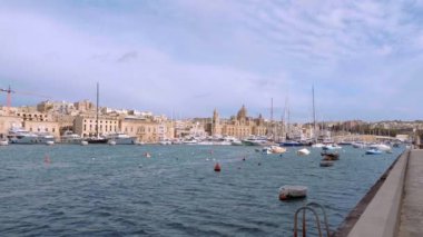 Valletta 'daki muhteşem Grand Harbour bölgesi - VALLETTA, MALTA - 5 Mart 2020
