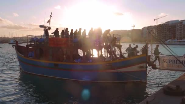 Sightseeing Boot Haven Van Valletta Avonds Stad Valletta Malta Maart — Stockvideo