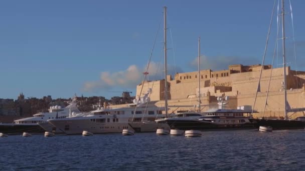 Boottocht Langs Waterkant Van Valletta Stad Valletta Malta Maart 2020 — Stockvideo