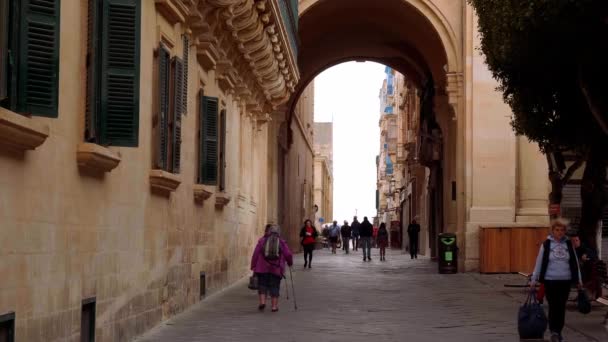 Τυπική Άποψη Του Δρόμου Στην Πεζοδρομημένη Ζώνη Της Βαλέτα Μάλτα — Αρχείο Βίντεο