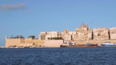 Malta Valletta limanı boyunca tekne gezisi - seyahat görüntüleri