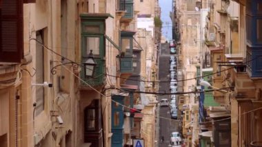 Valletta Malta 'da tipik sokak manzarası - VALLETTA, MALTA - 5 Mart 2020