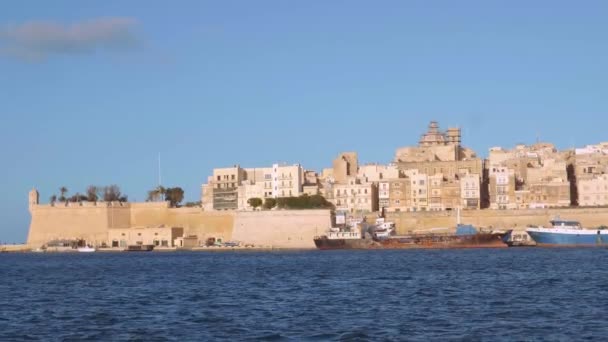 Bootsfahrt Entlang Des Hafens Von Valletta Malta Reiseaufnahmen — Stockvideo