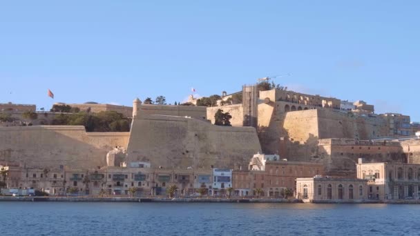 Výlet Lodí Podél Nábřeží Valletta Cestovní Záběry — Stock video