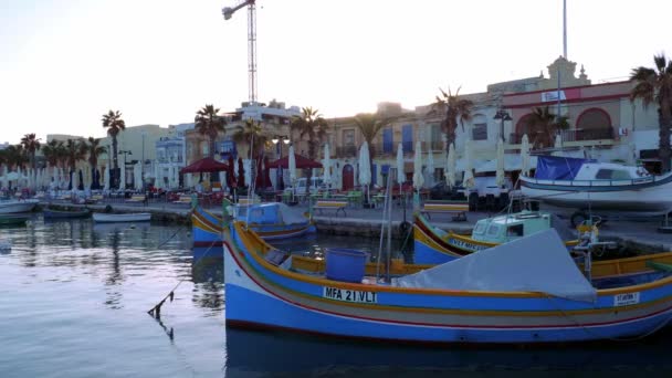 Malta Daki Marsaxlokk Körfezi Nde Renkli Balıkçı Tekneleri Malta Adası — Stok video