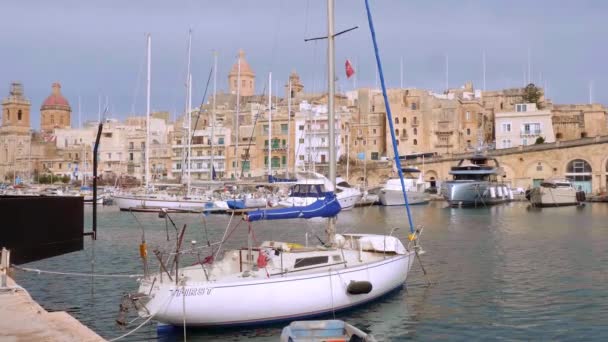 Vitorlás Hajók Vallettai Grand Harbourban Valletta Malta 2020 Március — Stock videók