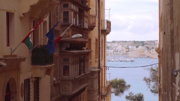 Hermosas Fachadas Casas Distrito Histórico Valeta Valletta Malta Marzo 2020 — Vídeo de stock