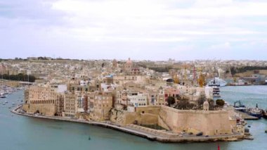 Barrakka Bahçeleri 'nden Valletta Malta' daki üç şehrin hava manzarası - seyahat görüntüleri