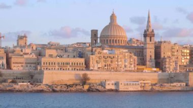 Malta 'nın başkenti Valletta' nın tipik ve ünlü silueti - seyahat görüntüleri