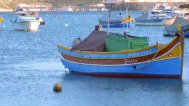 Malta 'nın küçük bir köyü olan Marsaxlokk' un şehir manzaraları - Malta Adası - 5 Mart 2020