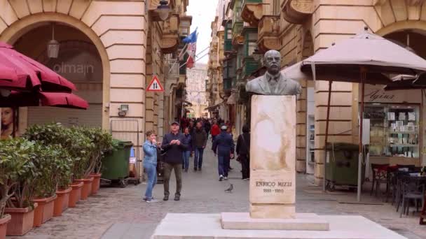 Статуя Мбаппе Мицци Городе Валье Мальта Валлетта Мальта Марта 2020 — стоковое видео