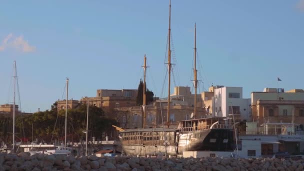 Black Pearl Sailing Ship Harbour Valletta Sliema City Valletta Malta — стоковое видео