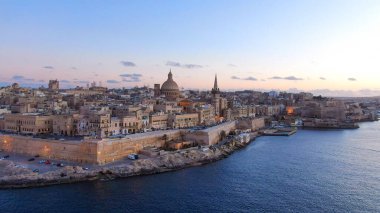 Valletta Malta üzerinde güzel bir akşam manzarası - hava fotoğrafçılığı