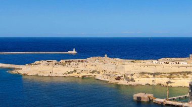 Kalkara Malta 'daki ünlü Rikasoli Kalesi - gökyüzü fotoğrafçılığı