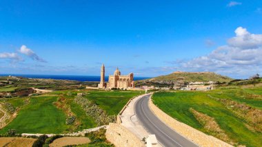 Gozo 'daki Basilica Ta Pinu üzerinde hava manzarası - ulusal bir tapınak - hava fotoğrafı