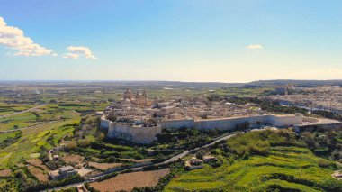 Mdina 'nın ortaçağ köyü - Malta' nın eski başkenti - gökyüzü fotoğrafçılığı