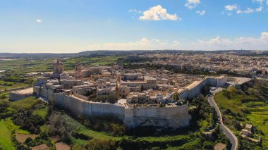 Malta 'nın ünlü ortaçağ tepe köyü - hava fotoğrafçılığı
