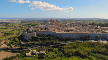 Malta 'daki tarihi Mdina şehrinin hava görüntüsü - hava fotoğrafçılığı