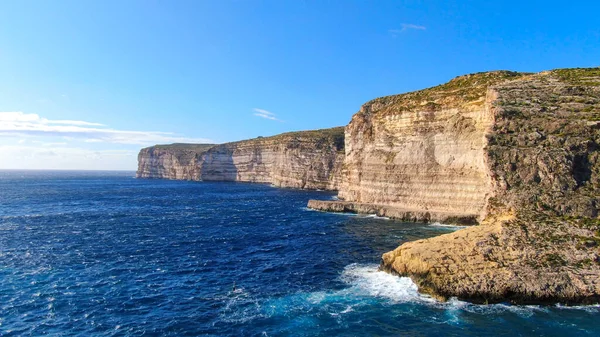 Gozo Nun Muhteşem Kıyıları Sarp Kayalıkları Ile Malta Gökyüzü Fotoğrafçılığı — Stok fotoğraf