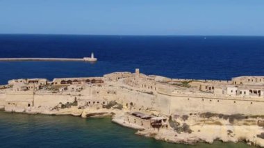 Malta ve Valletta şehri üzerindeki hava manzarası - hava görüntüleri