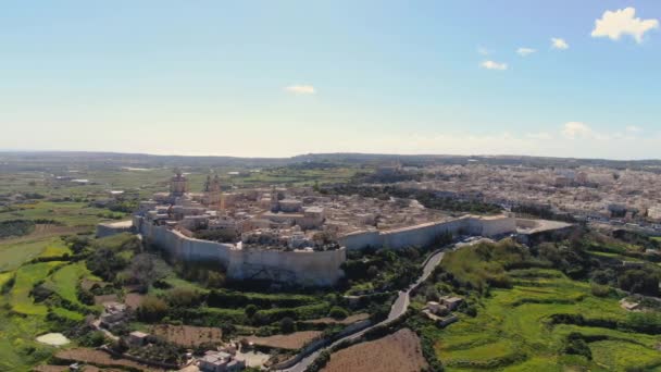 在马耳他历史名城Mdina上空的无人机飞行 — 图库视频影像