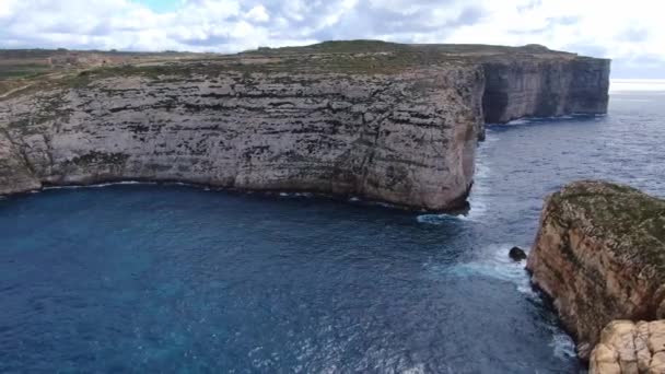 Niesamowita Zatoka Dwerja Wybrzeżu Gozo Malta Zdjęcia Lotnicze — Wideo stockowe