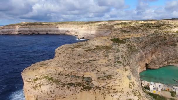 Vlucht Baai Van Dwerja Aan Kust Van Gozo Malta Luchtfoto — Stockvideo