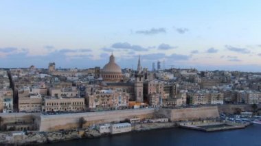 Valletta, Malta 'nın başkenti. Havadan çekilmiş görüntüler.